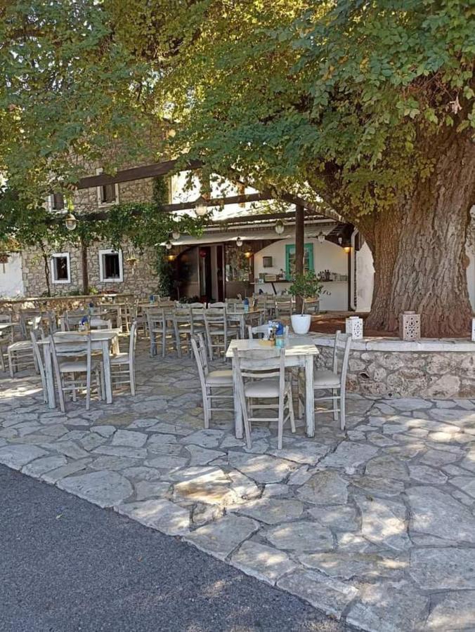 Lovely Studio In Strinilas With Its Own Pool Eksteriør billede