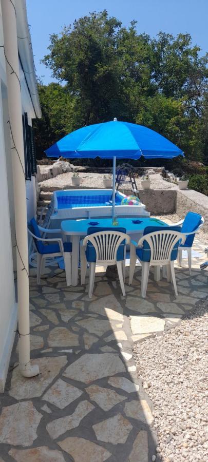 Lovely Studio In Strinilas With Its Own Pool Eksteriør billede
