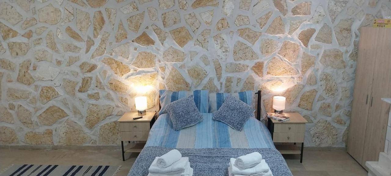 Lovely Studio In Strinilas With Its Own Pool Eksteriør billede