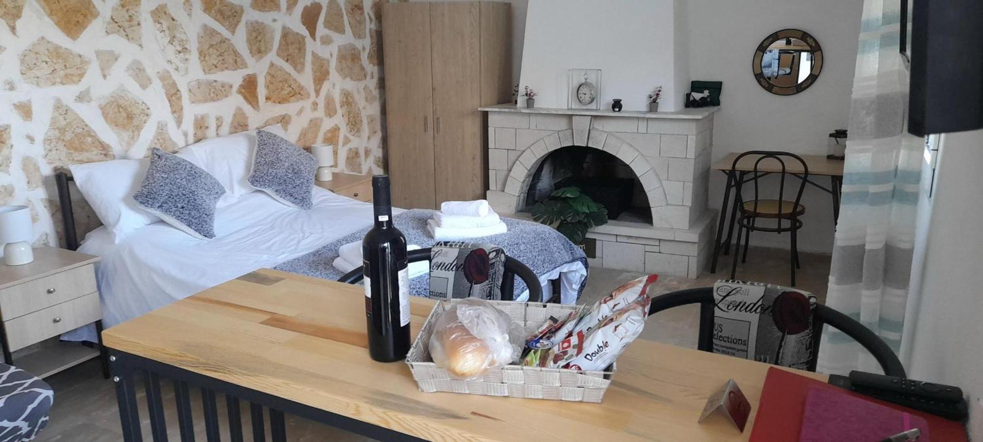 Lovely Studio In Strinilas With Its Own Pool Eksteriør billede